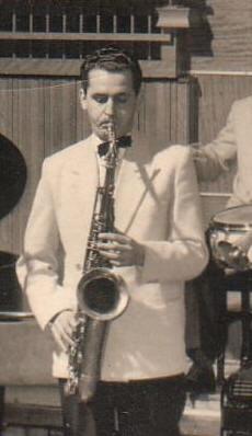 1954addykleijngeldmettenorsax.jpg