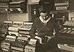 1955anniekleijngeldindemuziekwinkelklein.jpg